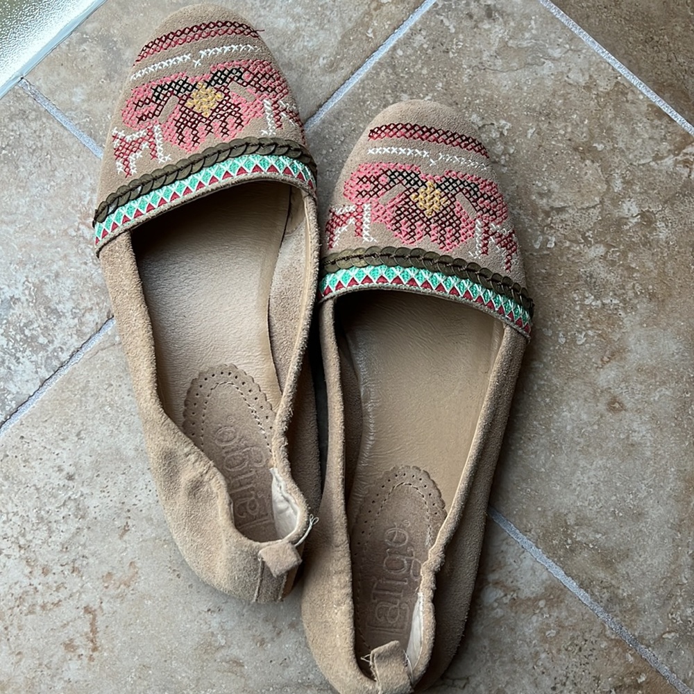 Final $ Anthropologie Latigo Basia Moccasin Flats Slip-ons Tan — Cross Stitch